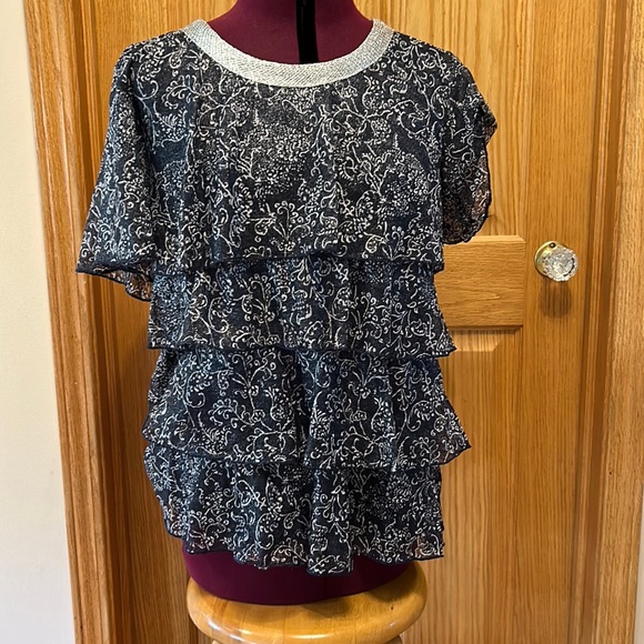 CJ banks layered top - Picture 1 of 2